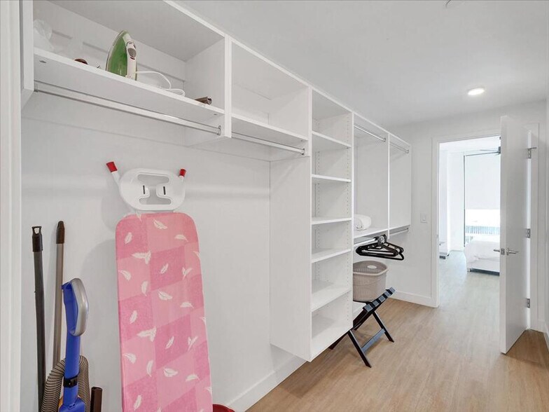 Building Photo - 817 N 6th St