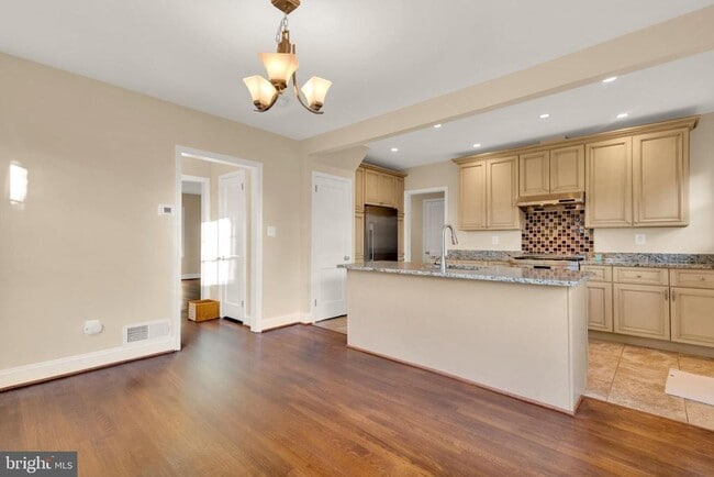 Building Photo - 805 31st St S