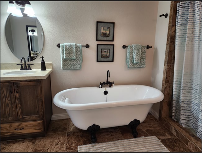 Building Photo - Furnished - 2 bed / 1.5 Bath Available for...