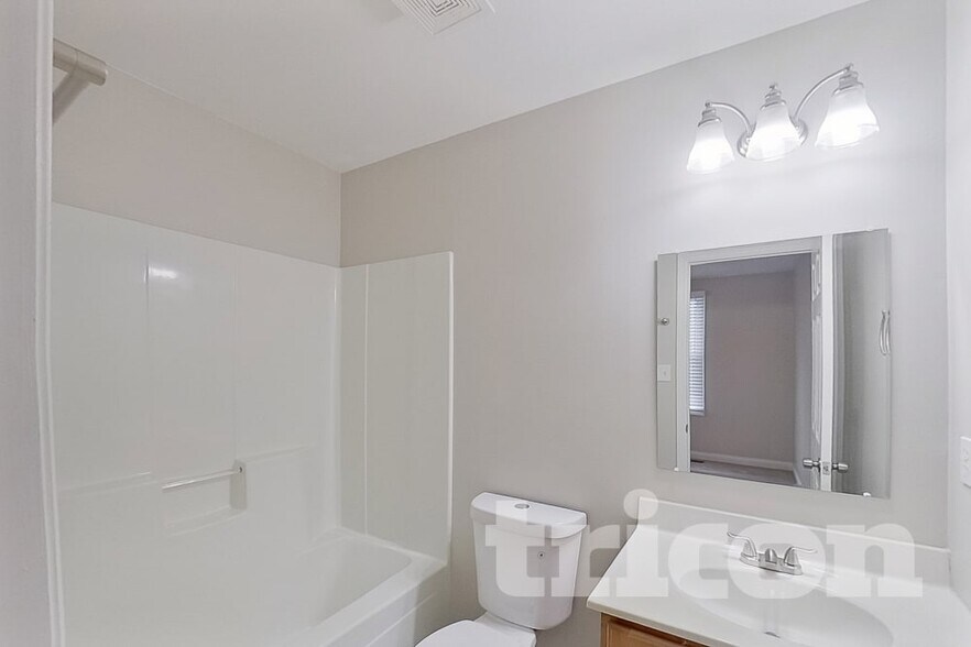 Building Photo - 3301 N Mester St