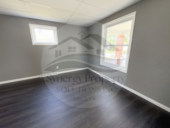 Building Photo - Crestline Home Available Now