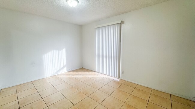 Building Photo - 3-Bed, Single Story Home in NON-HOA community