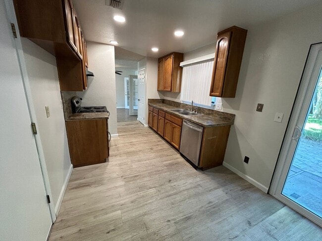 Building Photo - REDUCED!!!