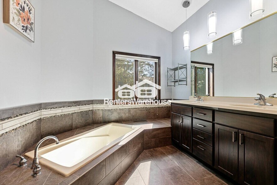Building Photo - 436 Bruns Ct