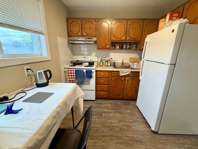 Building Photo - 69 Newton St