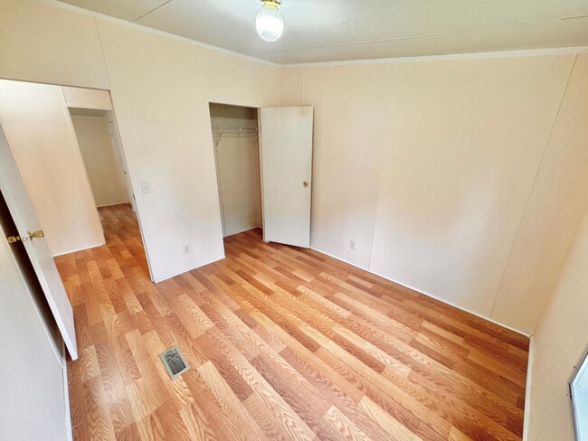 Building Photo - Statesville - 4BR/2BA