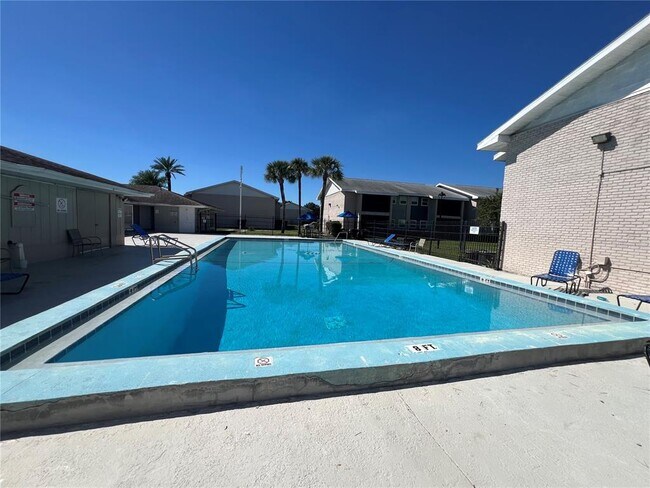 Building Photo - 851 Sky Lake Cir