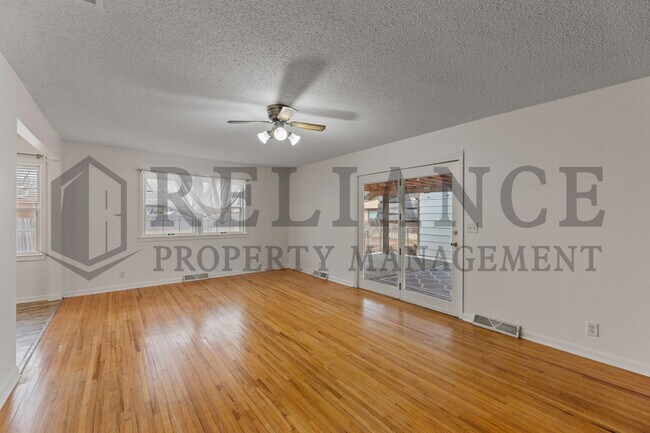 Building Photo - 2210 W Columbine Ln