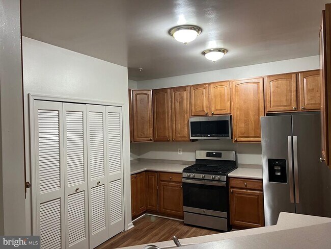 Building Photo - 2003 Connor Ct