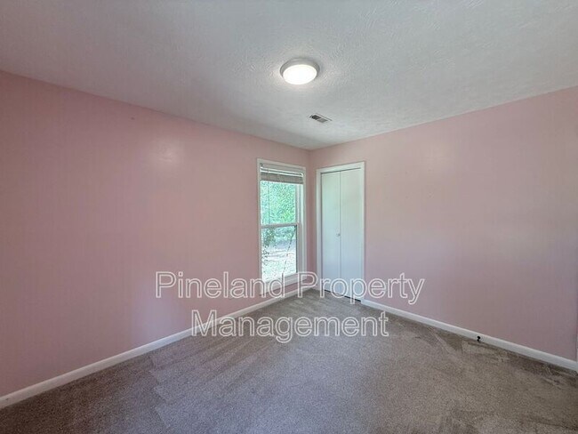 Building Photo - 890 Bridgette St
