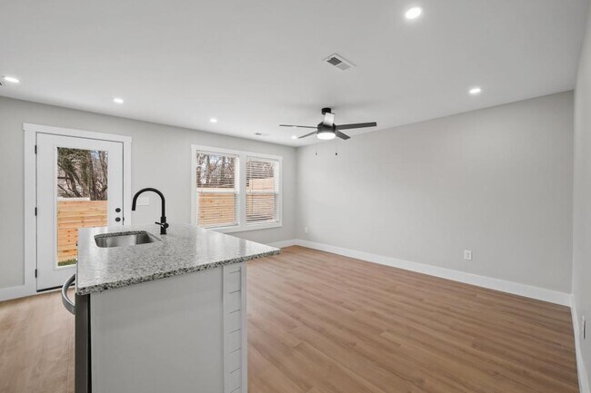 Building Photo - 124 Shipman Dr