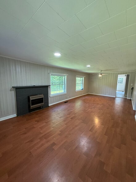 Building Photo - 8257 County Line Rd