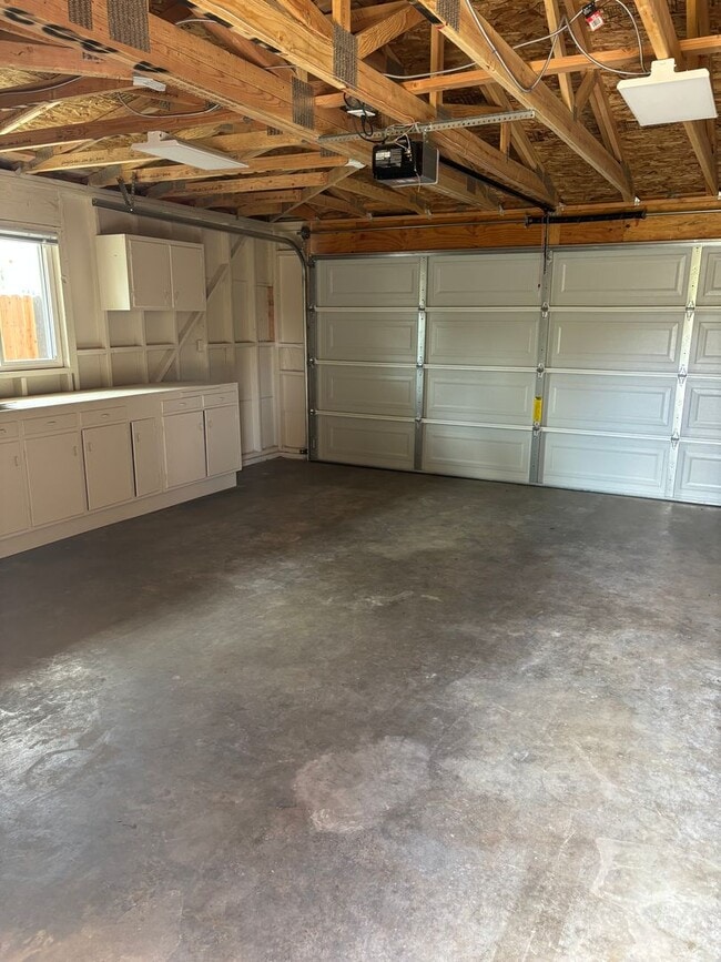 Building Photo - 3 BD 2 BA House in Yuba City! AVAILABLE NOW!! RENT SPECIAL-MOVE-IN JUNE AND GET $400 OFF AUGUST RENT