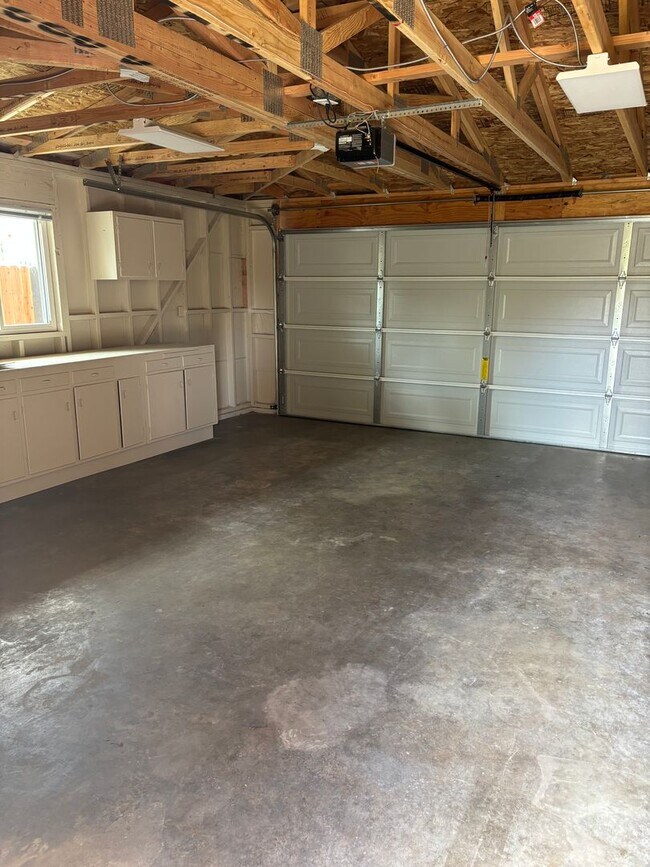 Building Photo - 3 BD 2 BA House in Yuba City! AVAILABLE NOW!!