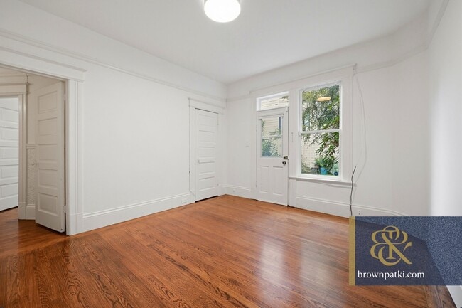 Building Photo - 1056 Cole St