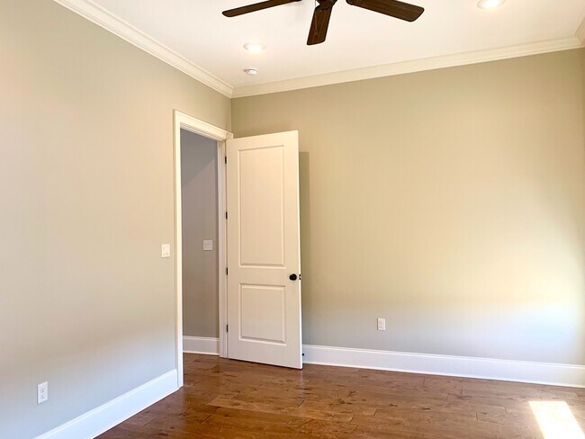 Building Photo - 2807 Village Meadow Cv