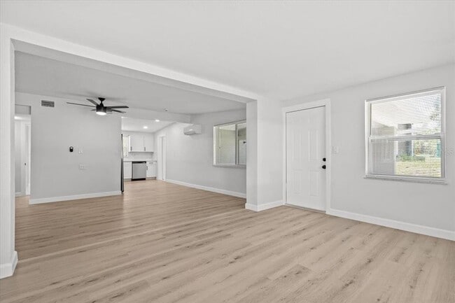 Building Photo - 2701 Camellia Terrace