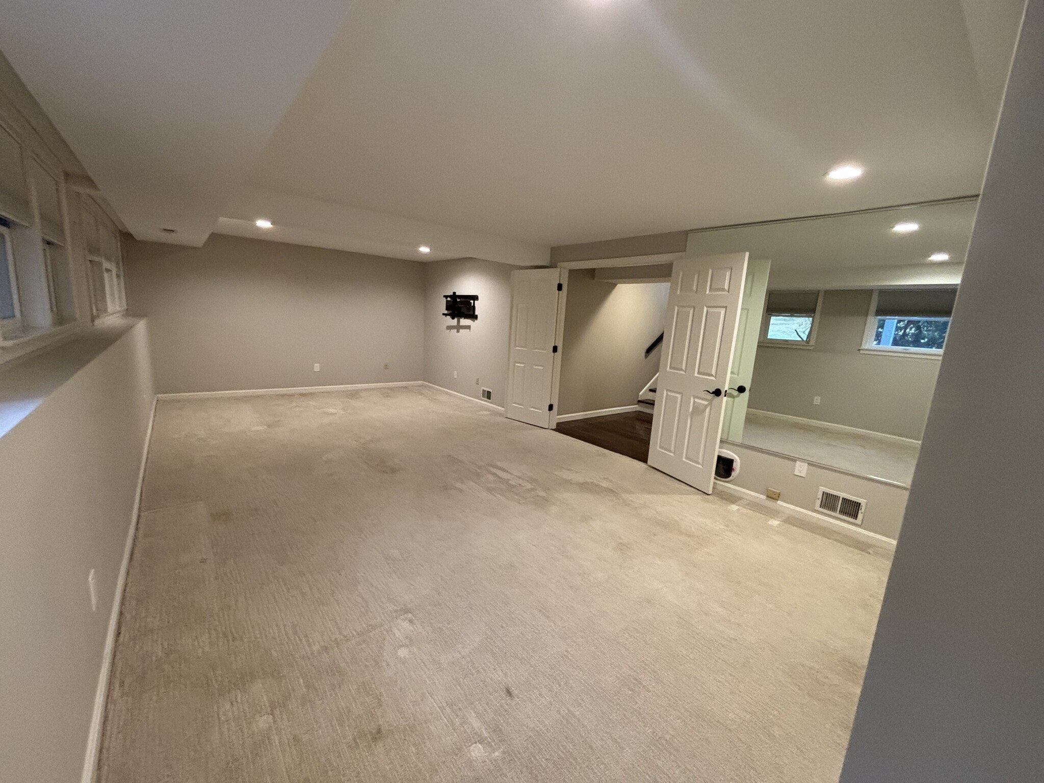 Finished basement / bedroom - view a - 6 Goldfinch Ln