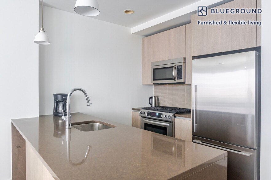 Building Photo - 148 1st St