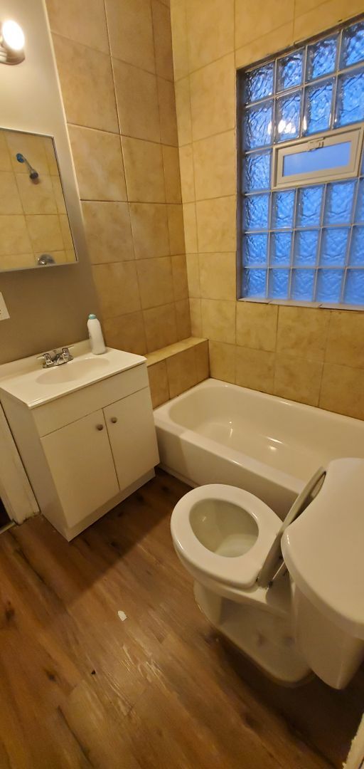 Building Photo - AMAZING BRICK HOME LOCATED CLOSE TO EVERYT...