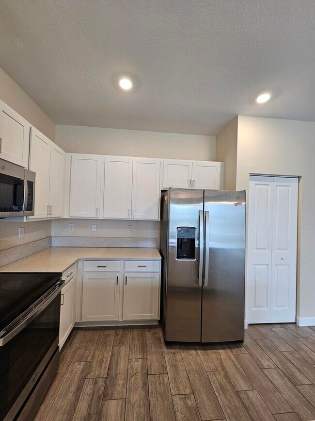 Building Photo - 6951 Harbours Edge Ave