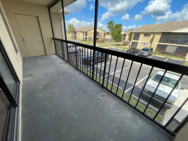 Building Photo - ANNUAL RENTAL -  1 BED / 1 BATH CONDO AT M...
