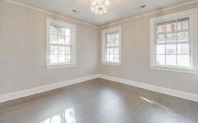 Building Photo - Cozy 2bd/1ba brick cottage near downtown C...
