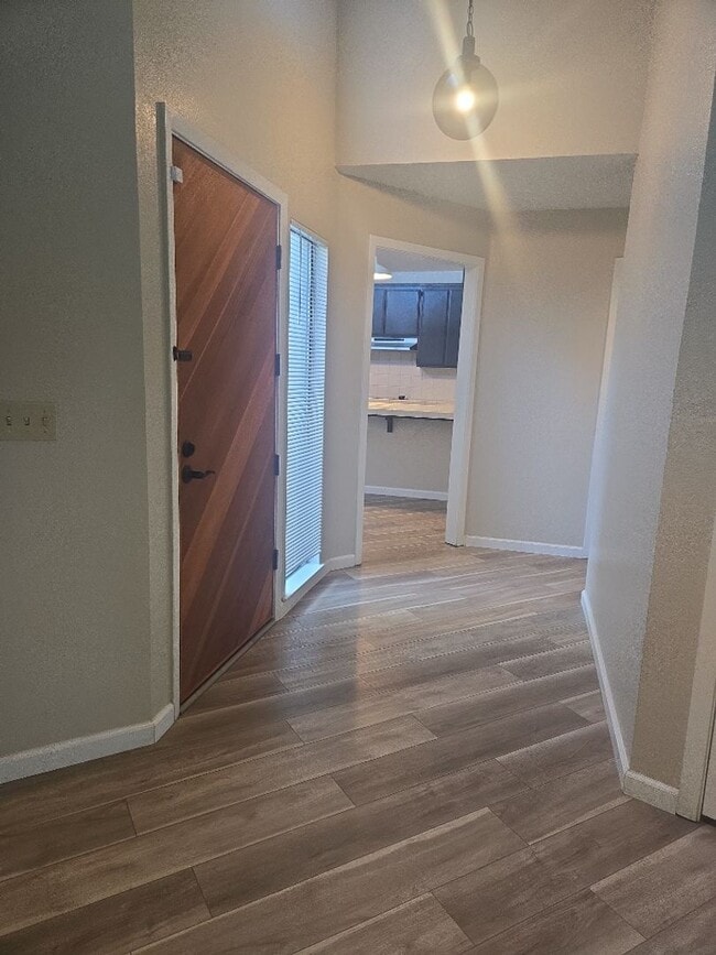 Building Photo - Charming Single Story 3 Bed 2 Bath House