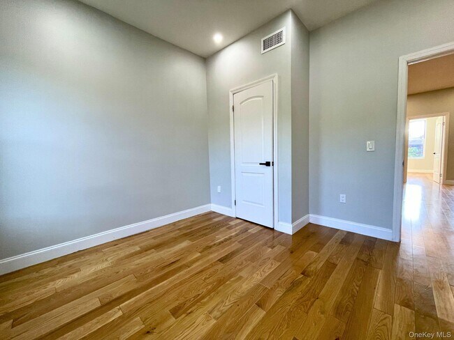Building Photo - 255 Amboy St