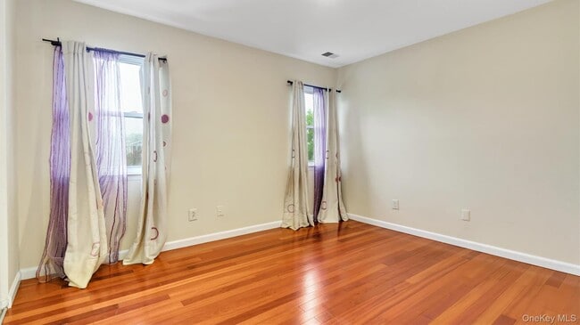 Building Photo - 47 Carriage Rd