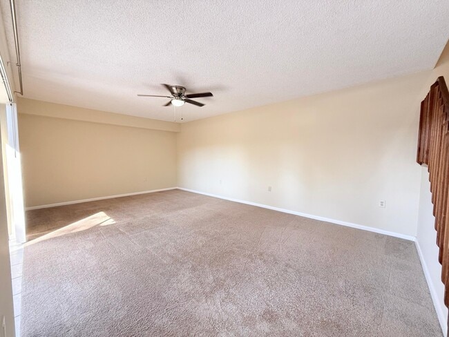 Building Photo - 810 8th Way