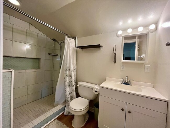 Building Photo - 108 W Comanche Ave