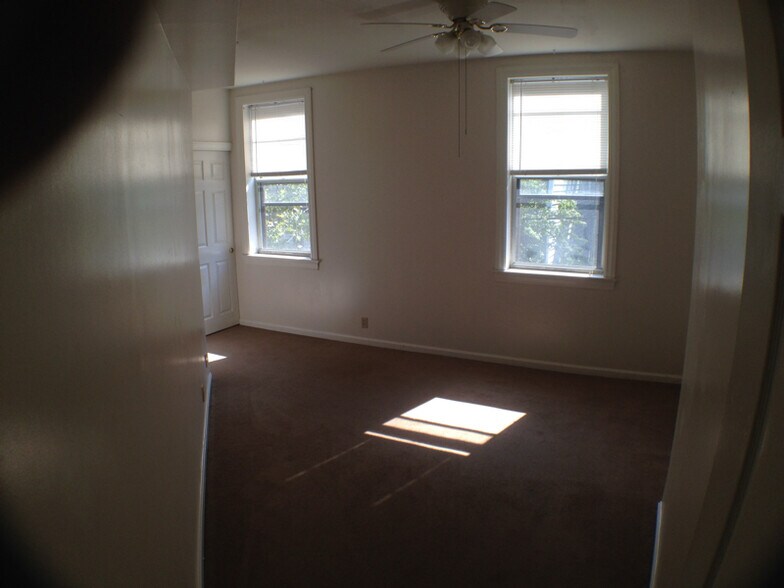 Building Photo - 8 W Hollister St