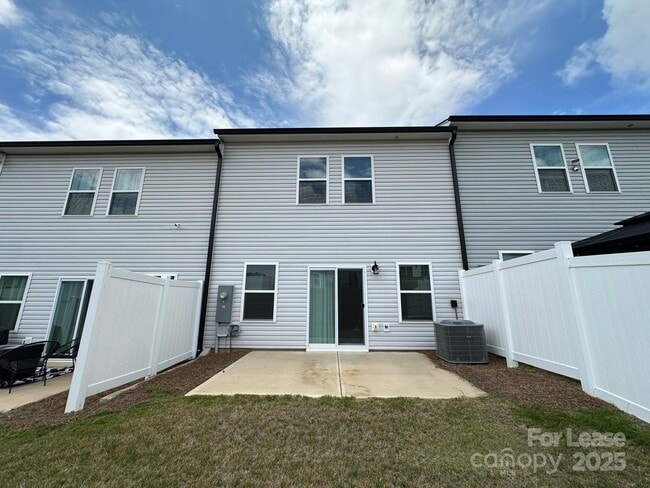 Building Photo - 11912 Basking Dr