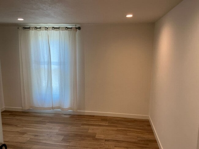 Building Photo - Beautiful 4 Bedroom 2 Bath Home in Old Tow...