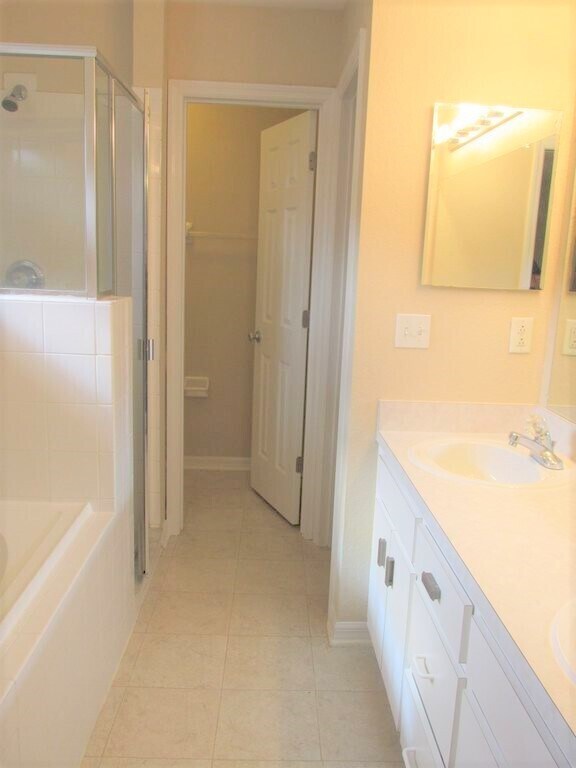 Building Photo - 7881 Manor Dr