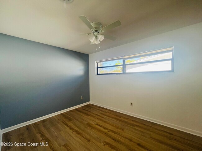 Building Photo - 285 E Lauren Ct