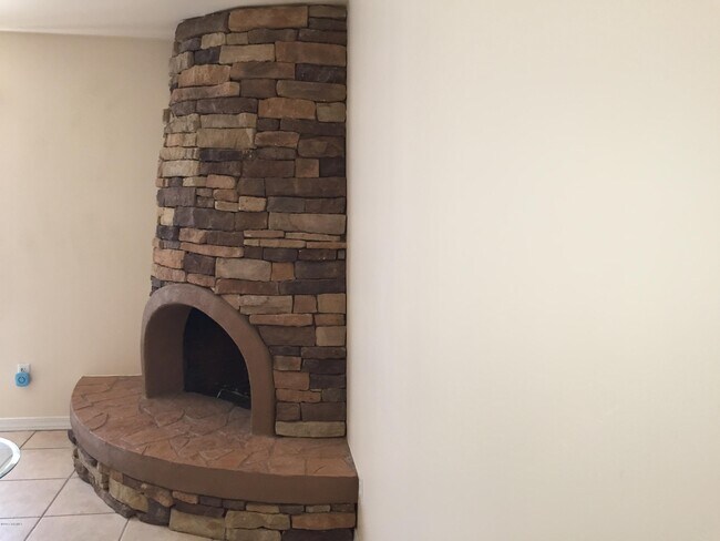 Building Photo - 7840 N Rasmussen Ave