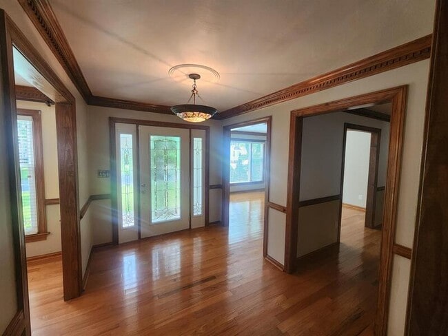Building Photo - 720 Aguila Dr