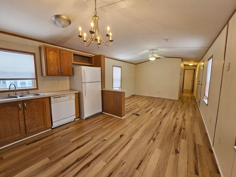 Building Photo - 32 Woodside Ln