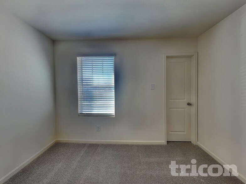 Building Photo - 12712 Big Rnch Rd