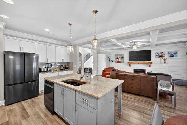 Building Photo - 6071 Big Pond Trl