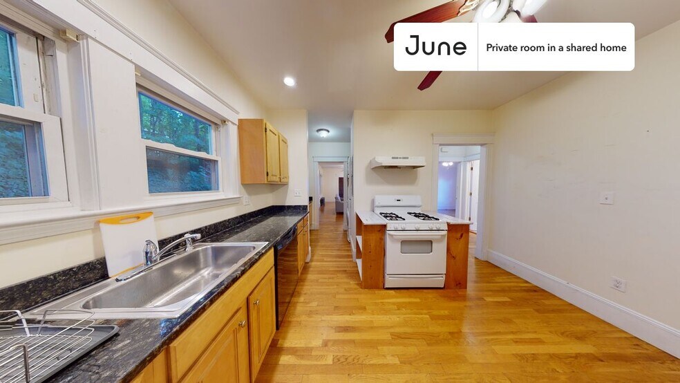 Building Photo - Room in Shared 3 bed/1 bath home