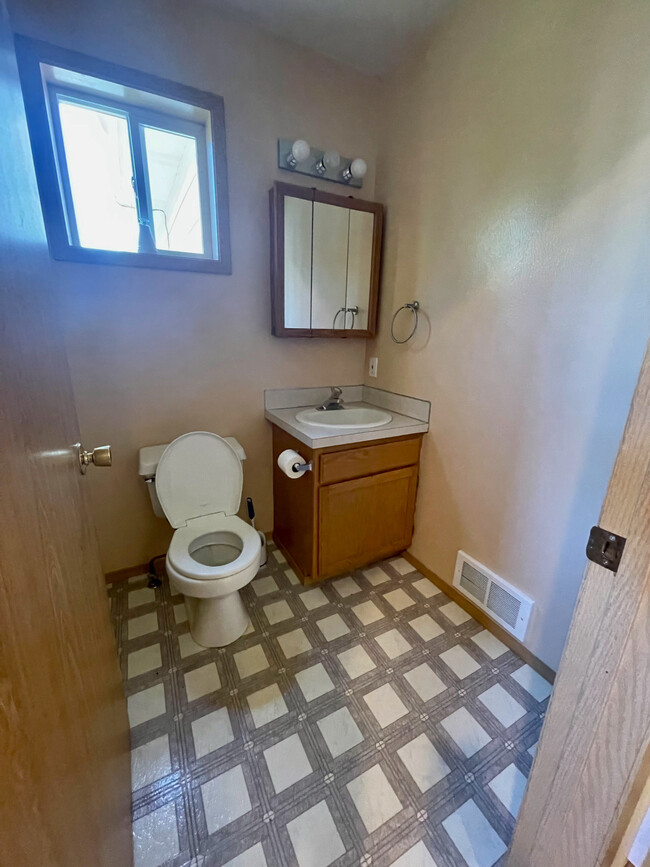 Half bath on main floor - 290 NW Clay Ct