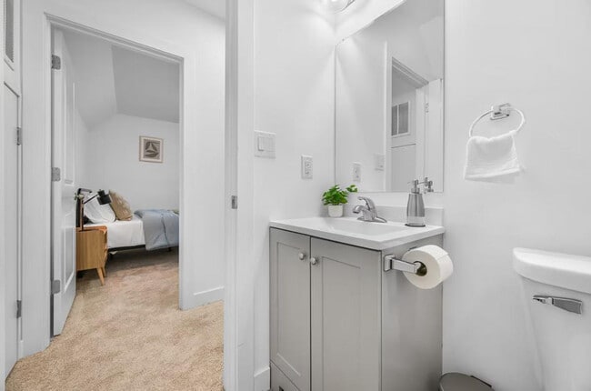 Building Photo - 1019 Central Ave