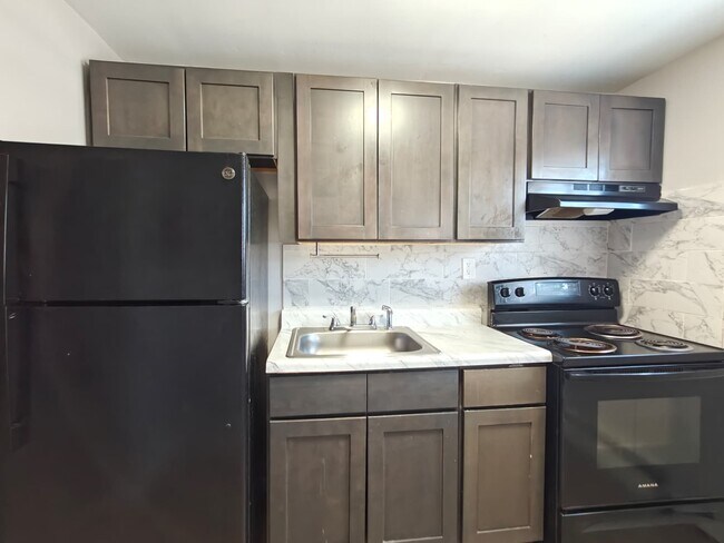 Building Photo - 308 Main St