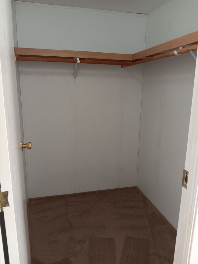 Building Photo - 4 Bed House in Cove