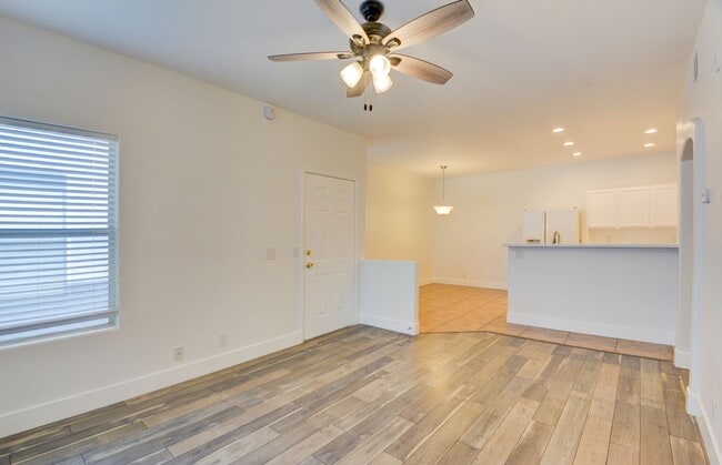 Building Photo - Beautiful 1 BR 1 Bath condo in Green Valle...
