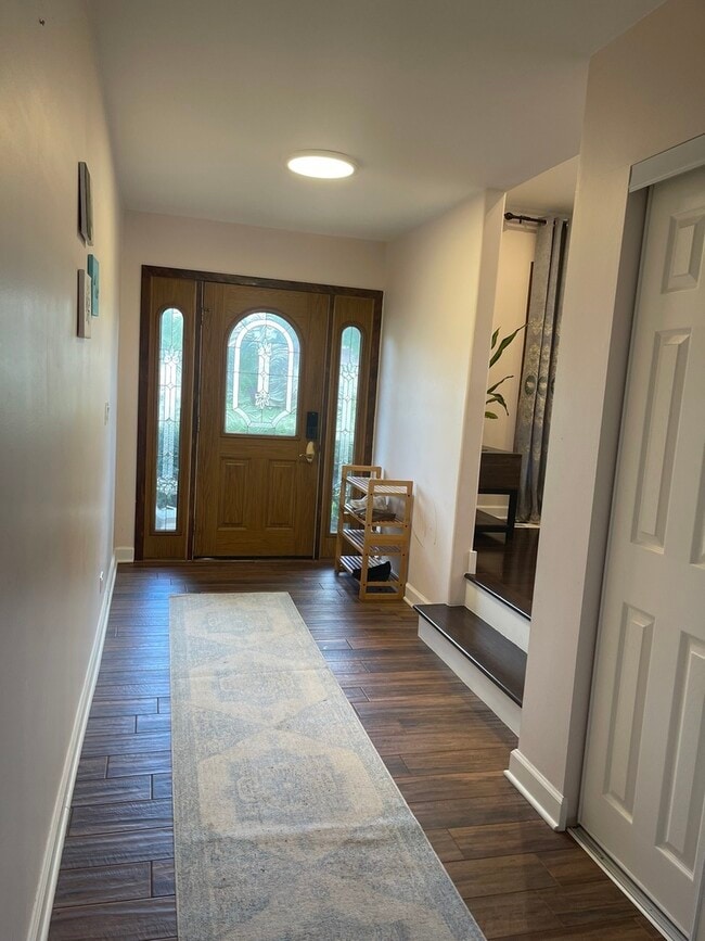 Building Photo - 1925 E Waverly Ln