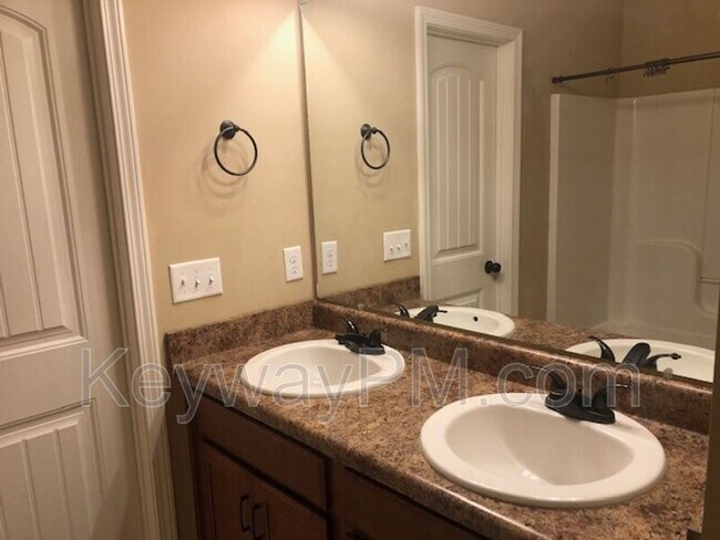 Building Photo - 1203 Derby Ln